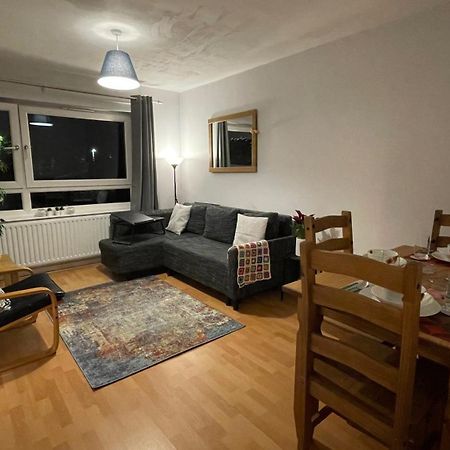 Cosy Flat For 4, Family Friendly, Private Parking, Close To Central Лондон Екстериор снимка