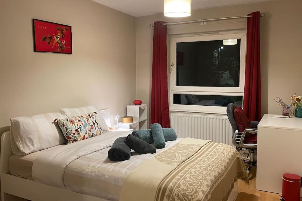 Cosy Flat For 4, Family Friendly, Private Parking, Close To Central Лондон Екстериор снимка