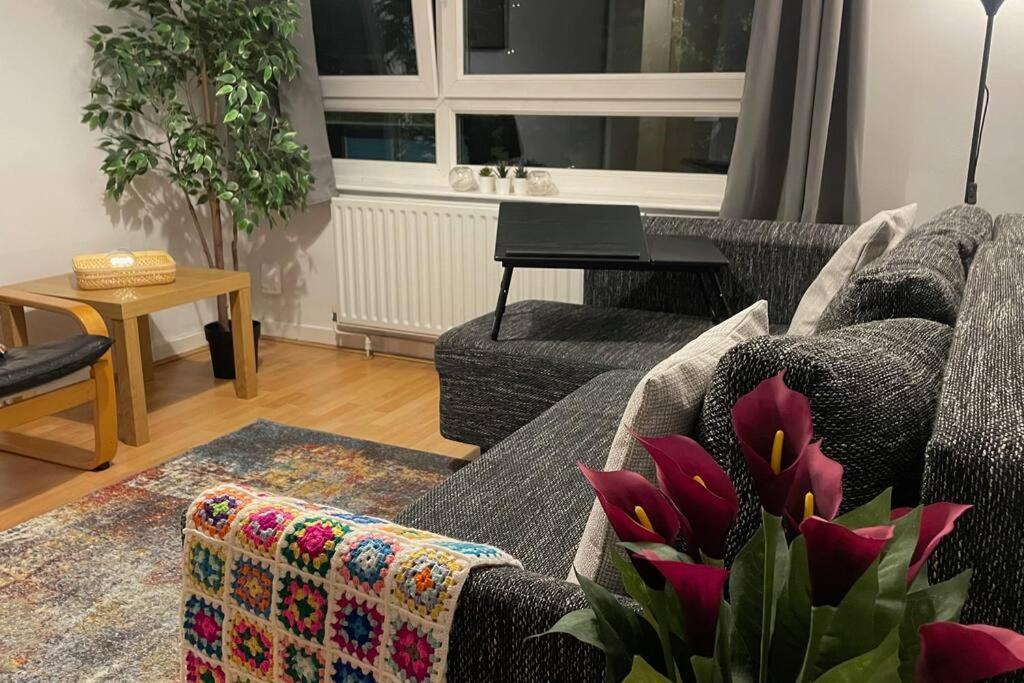 Cosy Flat For 4, Family Friendly, Private Parking, Close To Central Лондон Екстериор снимка